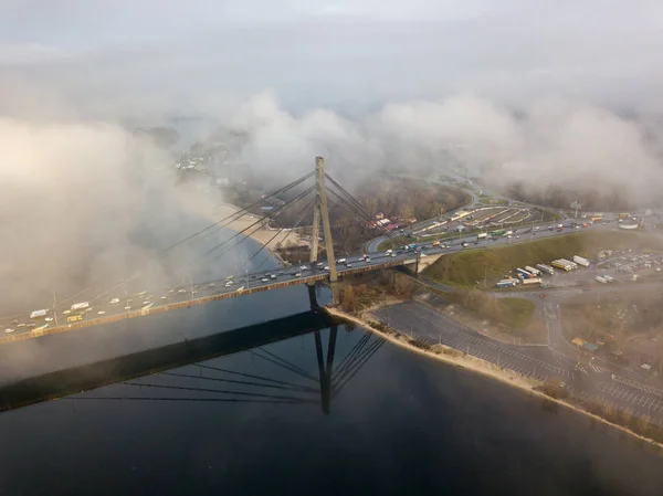 Vue Aérienne Sur Drone Pont Nord Kiev Entouré Brouillard Matinal — Photo