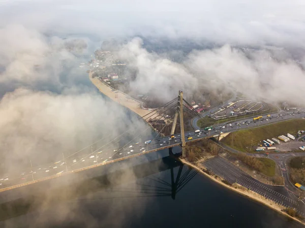 Vista Aérea Drones Ponte Norte Kiev Envolta Nevoeiro Matutino — Fotografia de Stock