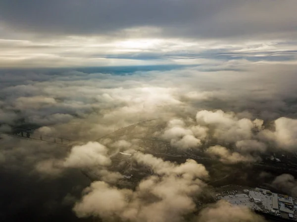 Vista Aérea Del Dron Nubes Bajas Sobre Río Dniéper Kiev — Foto de Stock