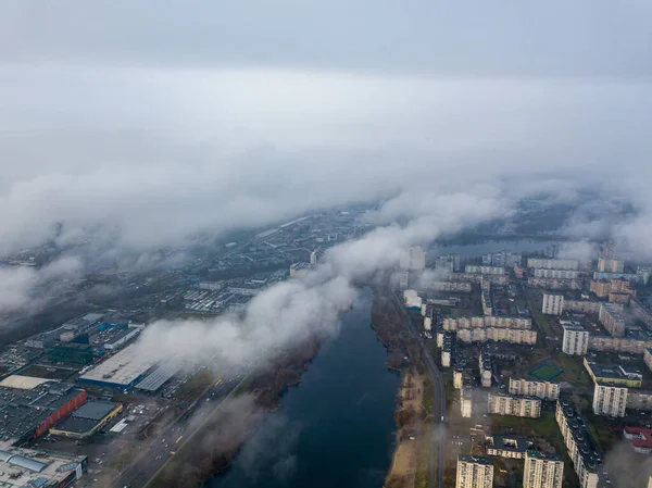 Vista Aérea Drones Nuvens Baixas Sobre Rio Dnieper Kiev Foggy — Fotografia de Stock