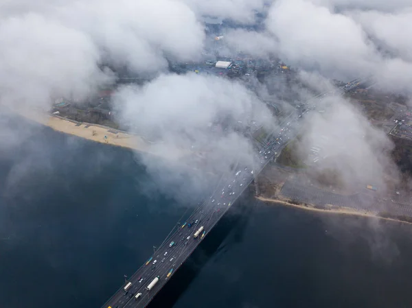 Vista Aérea Drones Ponte Norte Kiev Envolta Nevoeiro Matutino — Fotografia de Stock