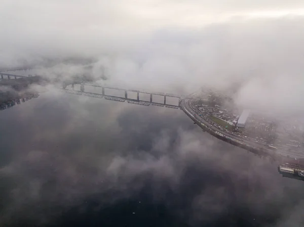 Vista Aérea Drones Ponte Ferroviária Kiev Envolta Nevoeiro Matutino — Fotografia de Stock