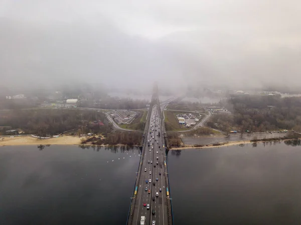 Vue Aérienne Sur Drone Pont Nord Kiev Enveloppé Brouillard Matinal — Photo
