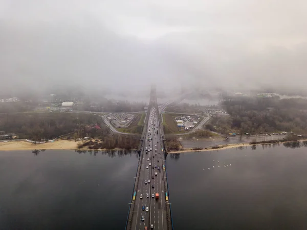 Vue Aérienne Sur Drone Pont Nord Kiev Enveloppé Brouillard Matinal — Photo