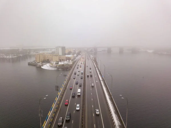 Flygdrönare Bilbro Över Floden Dnepr Kiev Morgondimman — Stockfoto