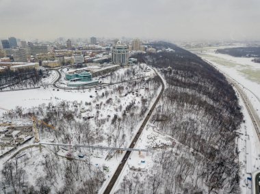 Karlı Kiev. Hava aracı görüntüsü. Kış karlı sabah.