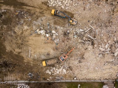 Şehirdeki inşaat alanında. Hava aracı görünümü.
