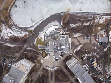 Binanın çatısında. Hava aracı görünümü.