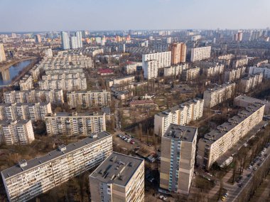 Kiev 'deki konut binaları. Hava aracı görünümü.