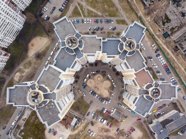 Kiev 'deki yüksek binalar. Hava aracı görünümü.