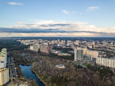 Kiev 'deki konut binaları. Hava aracı görünümü.