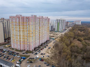 Kiev 'deki konut binaları. Hava aracı görünümü.