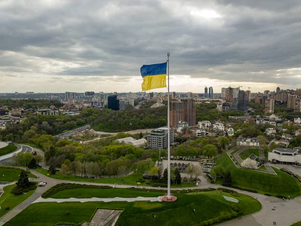 Прапор України Високому Флагштоку Повітряний Дрон — стокове фото