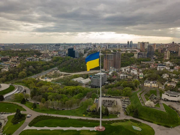 Прапор України Високому Флагштоку Повітряний Дрон — стокове фото