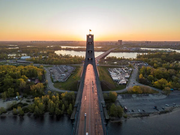 Norra Bron Kiev Solstrålarna Stiger Längs Bron Soluppgången Genom Pylonen — Stockfoto