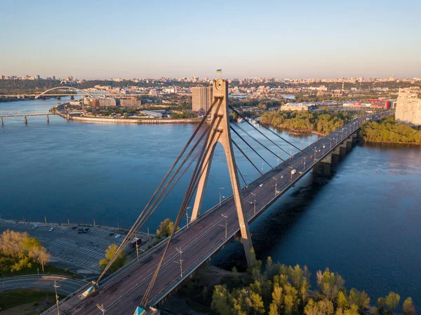 Şafakta Kiev Kuzey Köprüsü Hava Aracı Görünümü — Stok fotoğraf