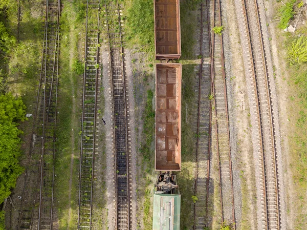 Trens Carga Trilhos Ferroviários Vista Superior Drone Aéreo Dia Ensolarado — Fotografia de Stock