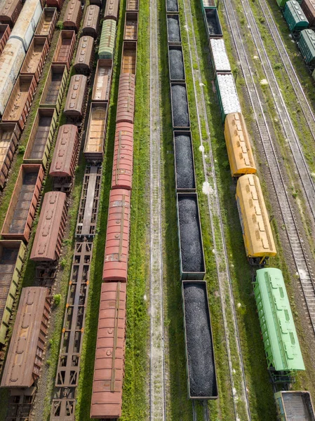 Trenes Mercancías Vías Férreas Vista Superior Del Dron Aéreo Soleado —  Fotos de Stock