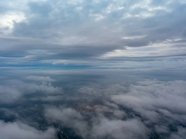 Місто Під Хмарами Світанку Повітряний Високий Вигляд Безпілотника — стокове фото