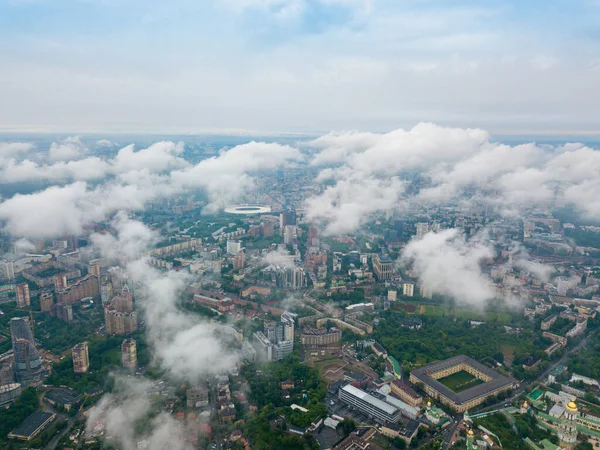 キエフの雲の上の高い飛行 春の朝 空中高空 — ストック写真