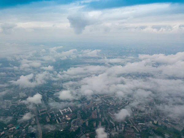 Alto Vuelo Sobre Las Nubes Kiev Mañana Primavera Vista Aérea — Foto de Stock