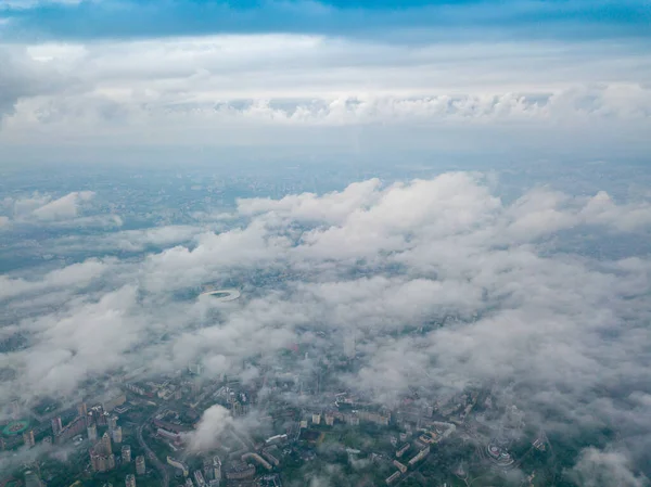 Alto Vuelo Sobre Las Nubes Kiev Mañana Primavera Vista Aérea —  Fotos de Stock