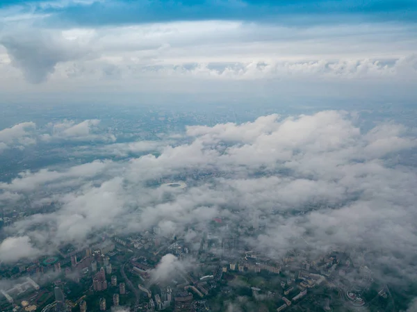 Alto Vuelo Sobre Las Nubes Kiev Mañana Primavera Vista Aérea — Foto de Stock