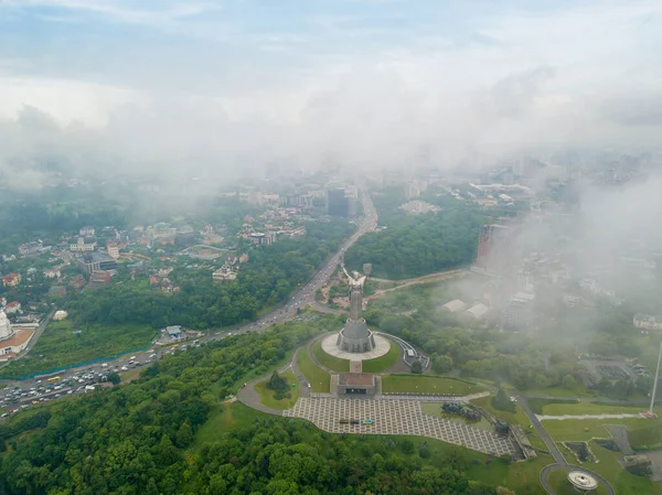 Monument Patrie Kiev Entre Les Nuages Vue Aérienne Drone — Photo