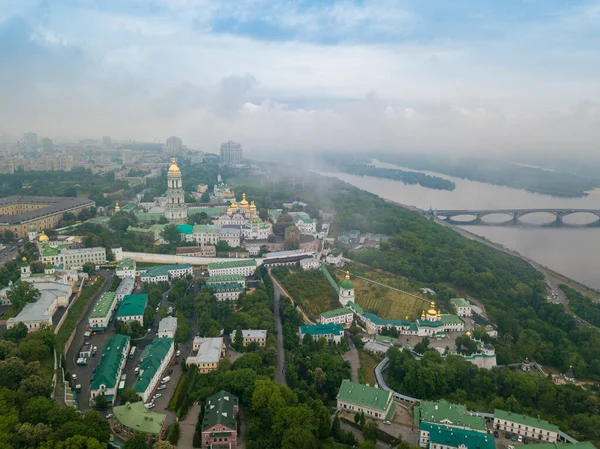 Kiev Pechersk Lavra Mañana Nublada Primavera Vista Aérea Del Dron — Foto de Stock