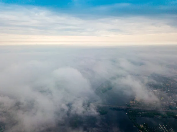 Kiev Bulutların Üstünde Yüksek Bir Uçuş Bahar Bulutlu Bir Sabah — Stok fotoğraf