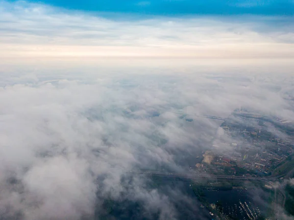 Zbor Mare Deasupra Norilor Din Kiev Dimineaţa Noroasă Vedere Aeriană — Fotografie, imagine de stoc
