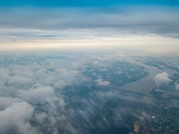 Voo Alto Acima Das Nuvens Kiev Manhã Nublada Primavera Vista — Fotografia de Stock