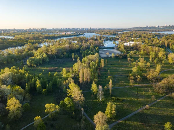 Natürlicher Stadtpark Morgengrauen Schmutzige Fußwege Zwischen Den Bäumen Drohnenblick Aus — Stockfoto