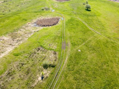Yeşil çayır. Hava aracı görünümü.