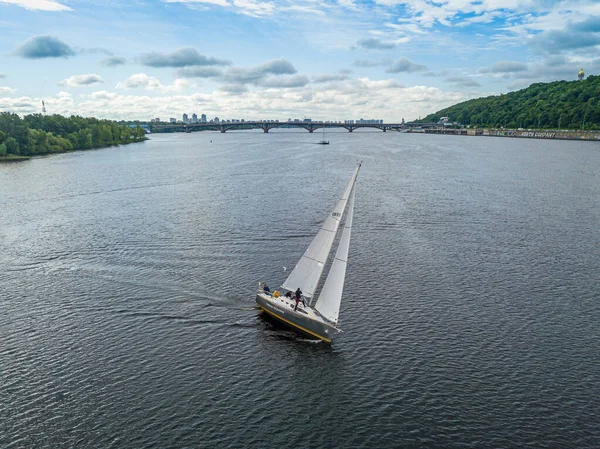 Kapal Pesiar Berlayar Mengapung Sungai Tampilan Drone Udara — Stok Foto