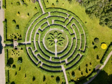 Labirent dikmek. Hava aracı görünümü.