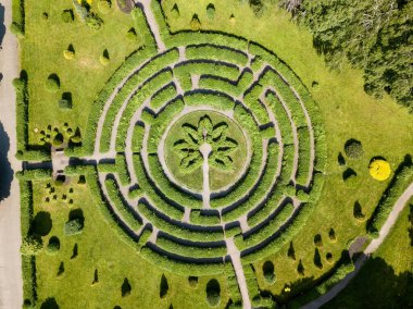Labirent dikmek. Hava aracı görünümü.