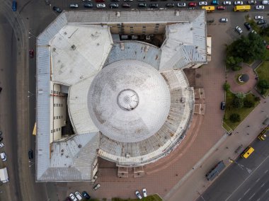 Kiev 'deki sirk binası. Hava aracı görünümü.
