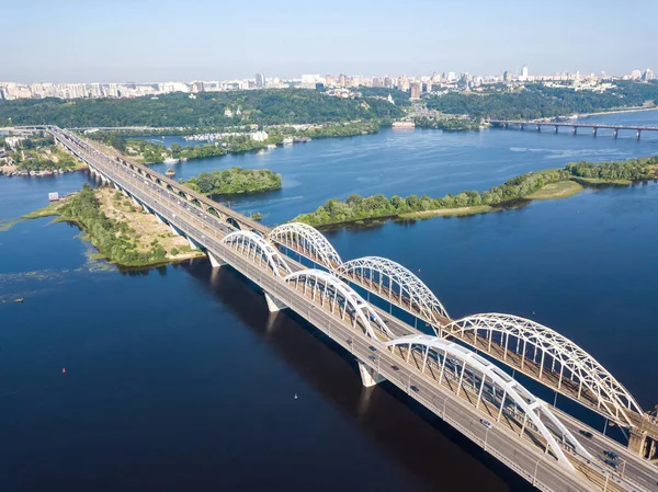 Kiev Güneşli Bir Havada Darnitsky Köprüsü Hava Aracı Görünümü — Stok fotoğraf
