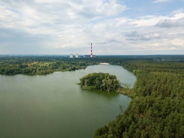 Yazın Forest Gölü. Hava aracı görünümü.