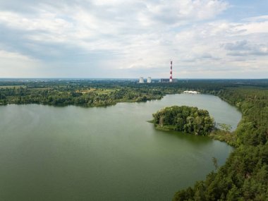 Yazın Forest Gölü. Hava aracı görünümü.