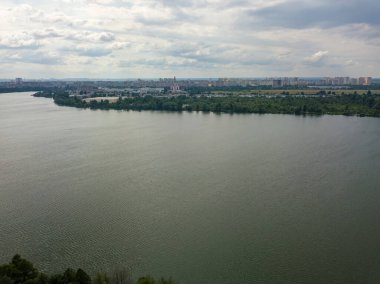Yazın Forest Gölü. Hava aracı görünümü.