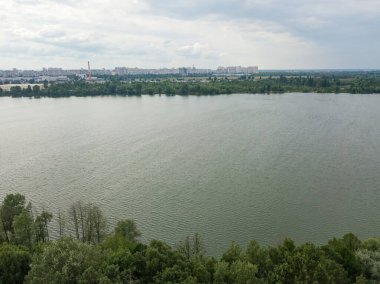 Yazın Forest Gölü. Hava aracı görünümü.