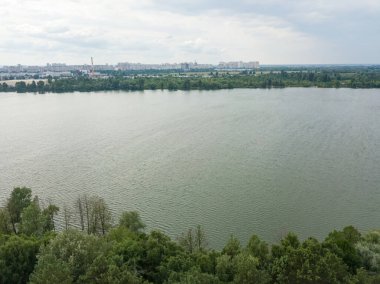 Yazın Forest Gölü. Hava aracı görünümü.