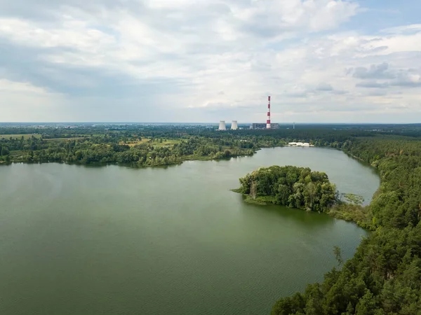 Yazın Forest Gölü. Hava aracı görünümü.