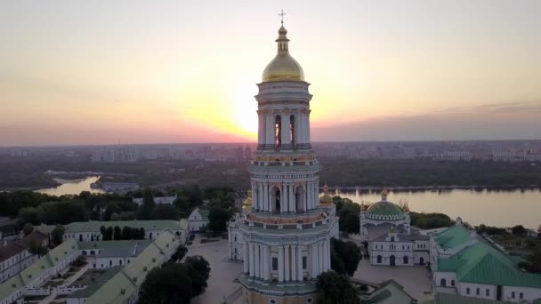 Fliegen Sie Bei Sonnenaufgang Über Dem Kiewer Pechersk Lavra Klarer — Stockvideo