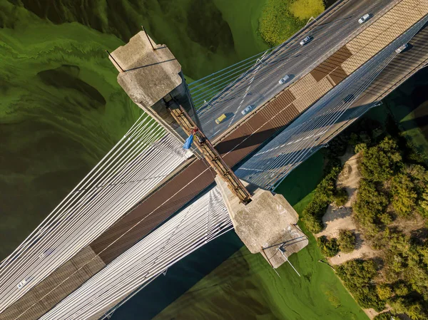 Puente Sur Kiev Las Algas Florecen Agua Del Río Dniéper —  Fotos de Stock