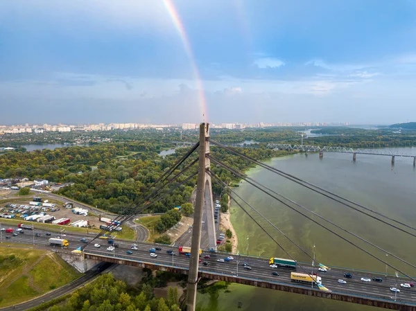 Arco Íris Sobre Ponte Norte Kiev Algas Verdes Florescem Água — Fotografia de Stock