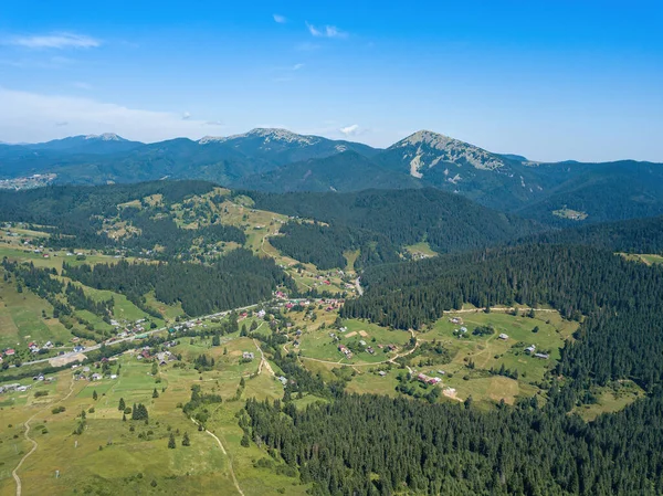 Pegunungan Hijau Dari Carpathians Ukraina Pagi Musim Panas Yang Cerah — Stok Foto