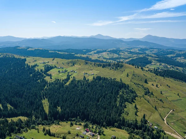 Montagnes Vertes Des Carpates Ukrainiennes Par Une Matinée Été Ensoleillée — Photo